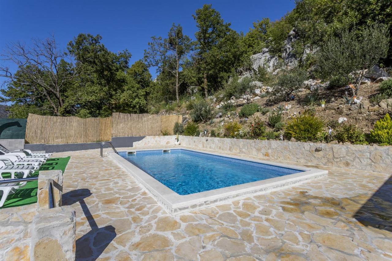 Holiday Home Dijamant Kucice Luaran gambar