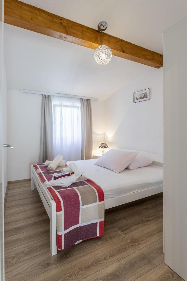 Holiday Home Dijamant Kucice Luaran gambar
