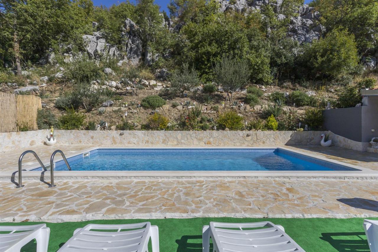 Holiday Home Dijamant Kucice Luaran gambar