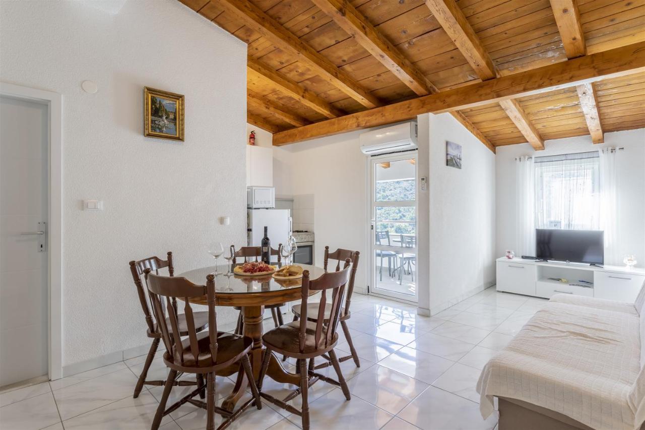 Holiday Home Dijamant Kucice Luaran gambar