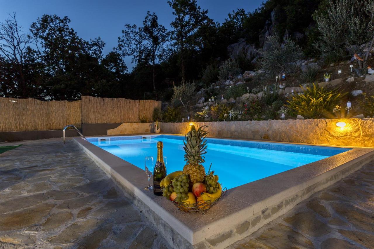 Holiday Home Dijamant Kucice Luaran gambar