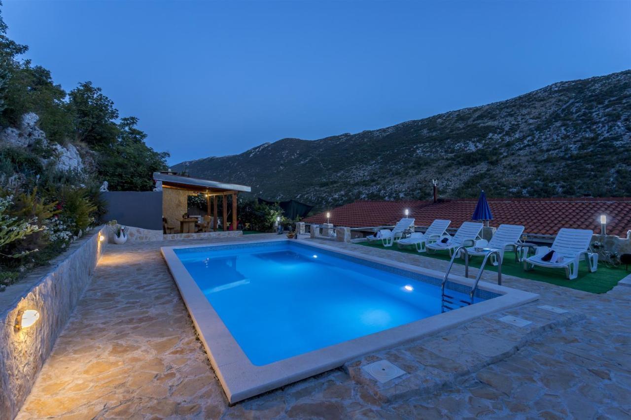 Holiday Home Dijamant Kucice Luaran gambar