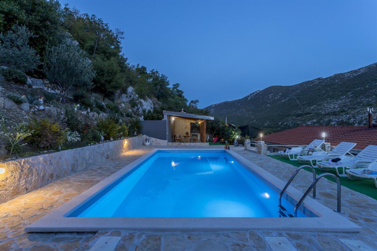 Holiday Home Dijamant Kucice Luaran gambar