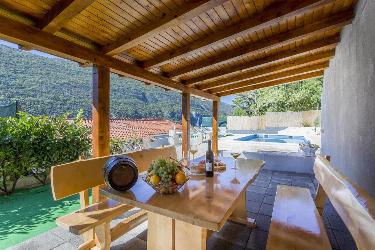 Holiday Home Dijamant Kucice Luaran gambar