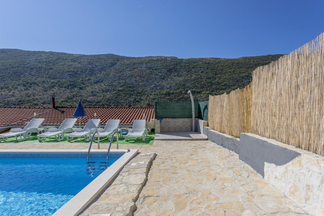 Holiday Home Dijamant Kucice Luaran gambar
