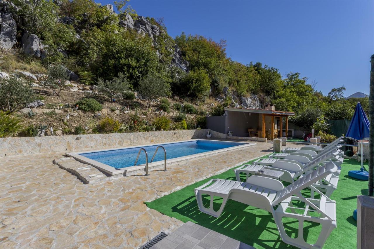 Holiday Home Dijamant Kucice Luaran gambar