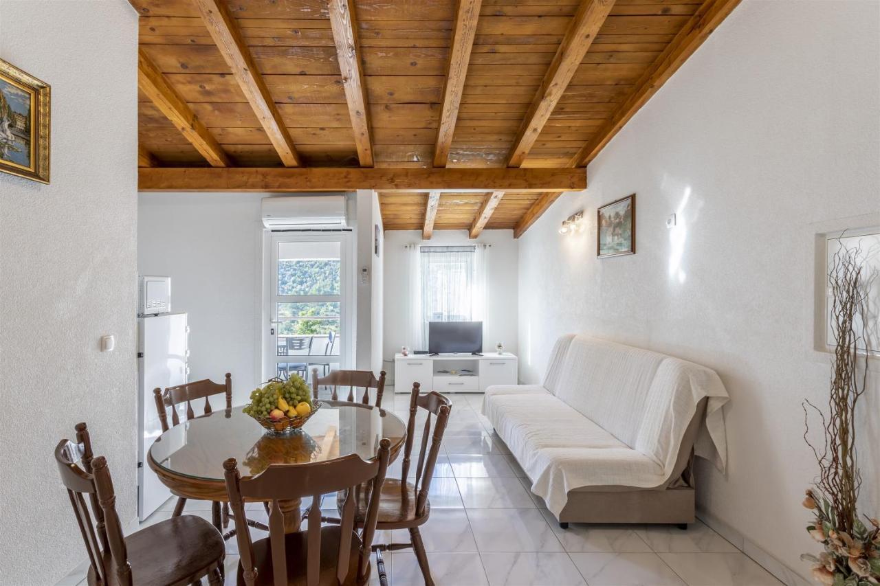 Holiday Home Dijamant Kucice Luaran gambar