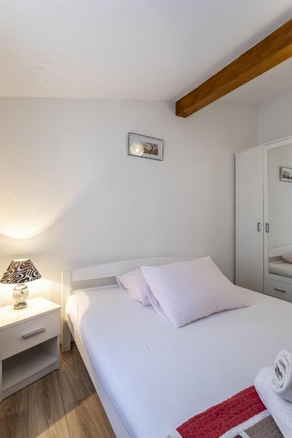 Holiday Home Dijamant Kucice Luaran gambar