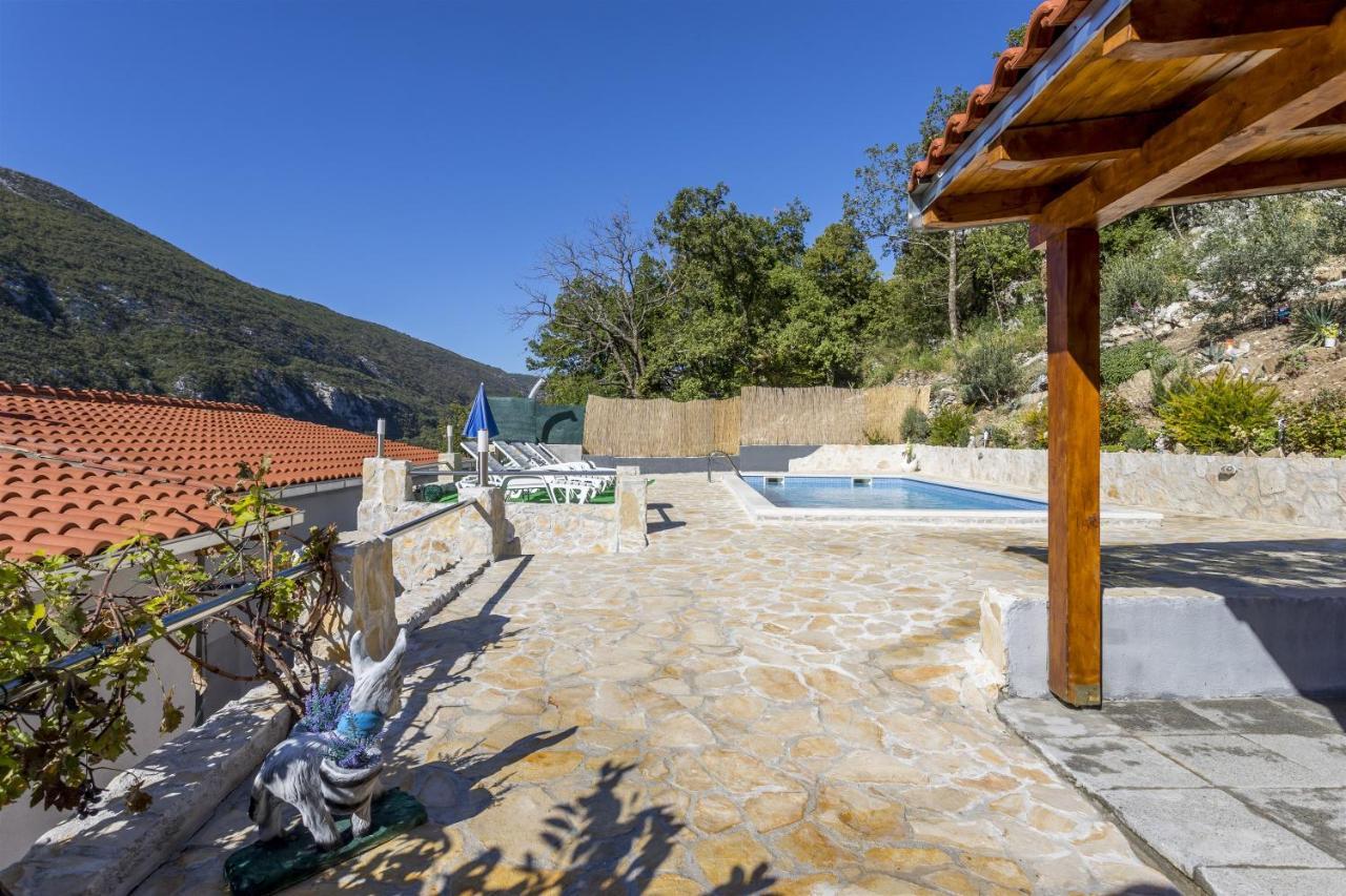 Holiday Home Dijamant Kucice Luaran gambar