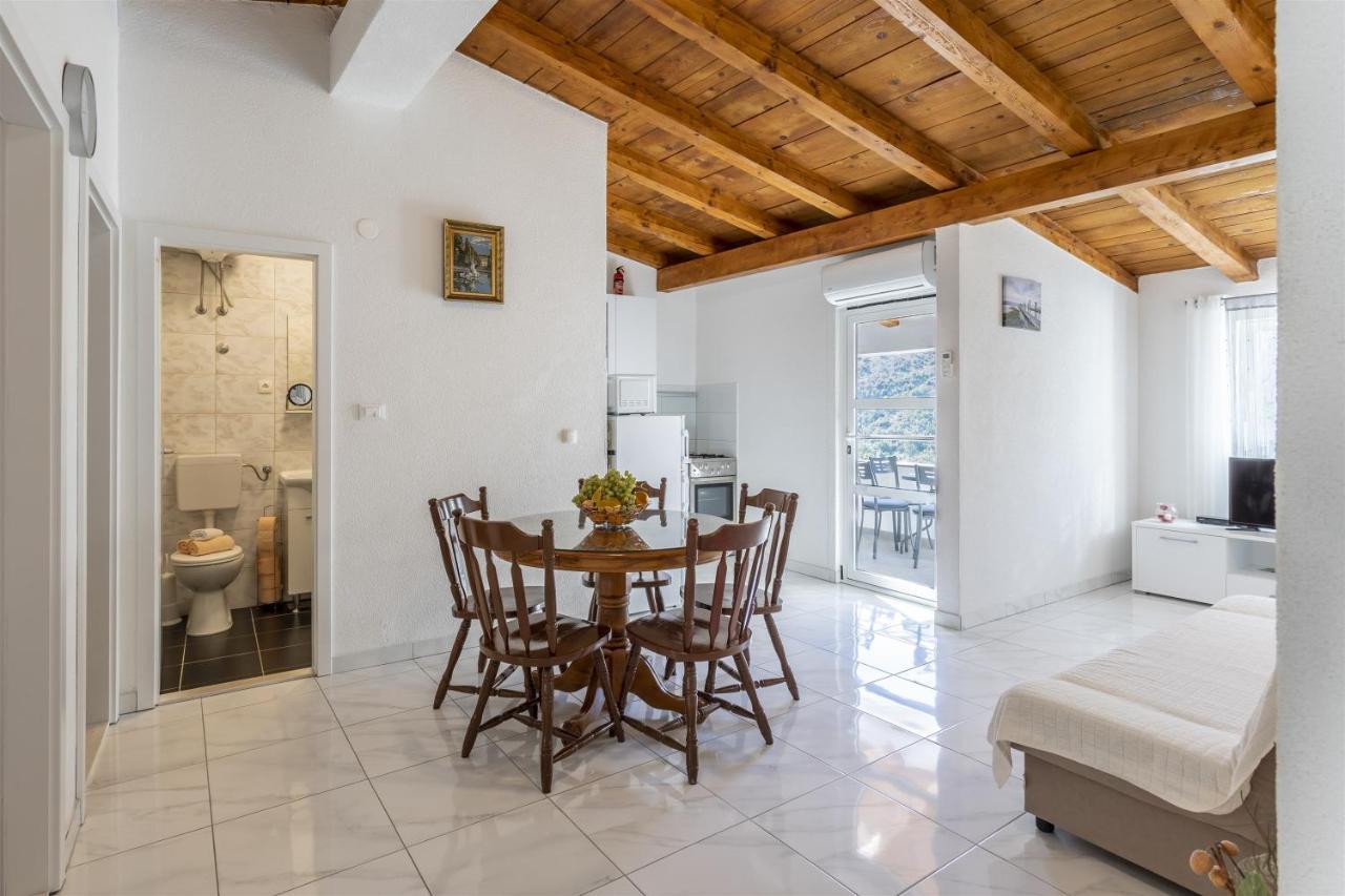 Holiday Home Dijamant Kucice Luaran gambar
