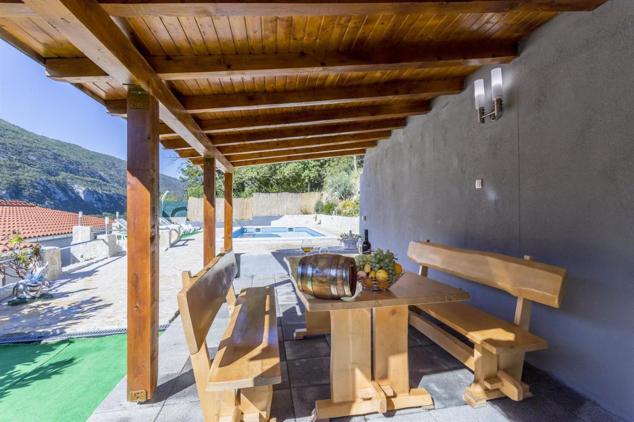 Holiday Home Dijamant Kucice Luaran gambar