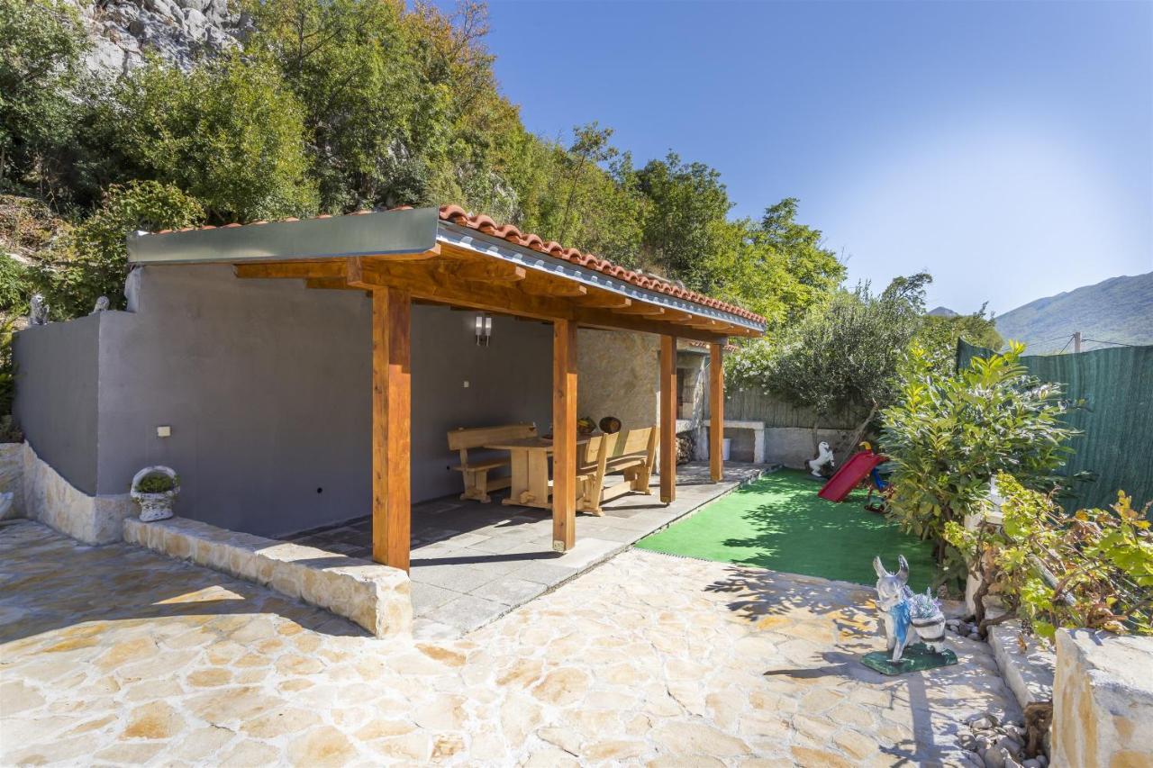 Holiday Home Dijamant Kucice Luaran gambar
