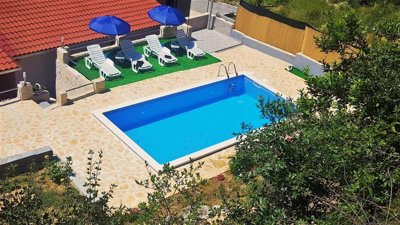 Holiday Home Dijamant Kucice Luaran gambar